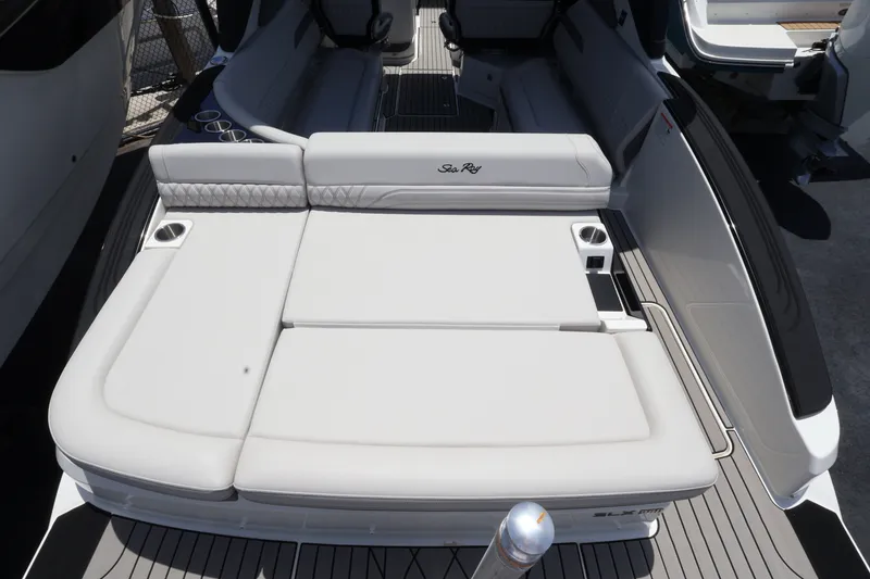 Slide: The Image of Sea Ray SLX 280 Outboard 2027 - 9