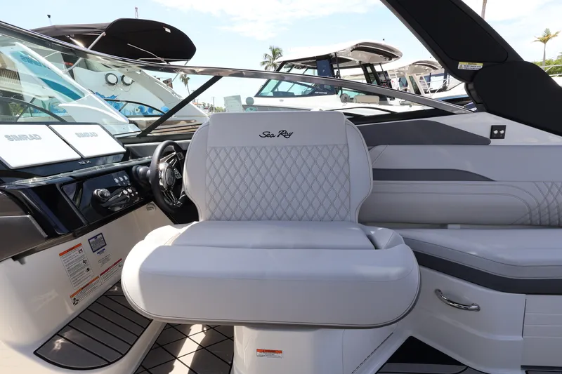 Slide: The Image of Sea Ray SLX 280 Outboard 2027 - 21