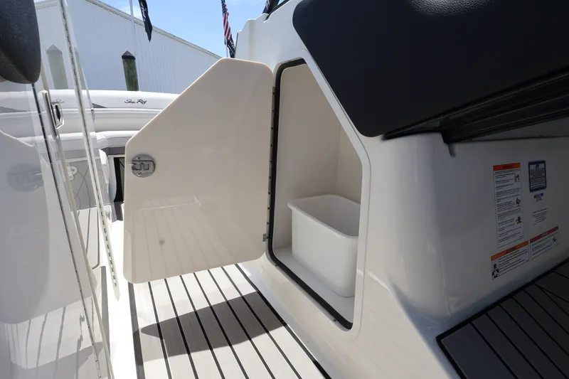 Slide: The Image of Sea Ray SLX 280 Outboard 2027 - 30