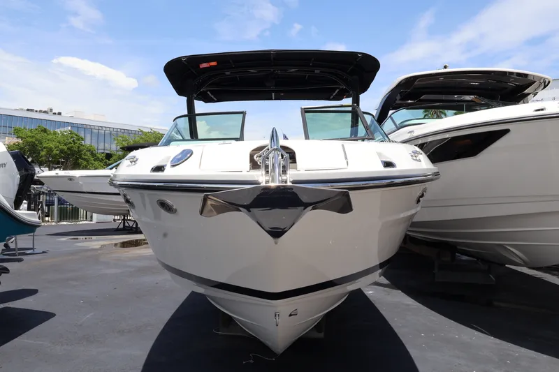 Slide: The Image of Sea Ray SLX 280 Outboard 2027 - 2
