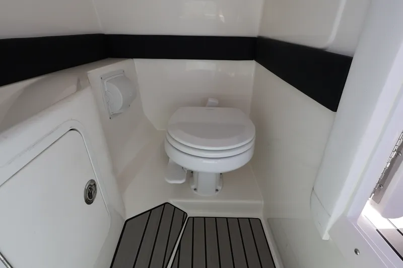 Slide: The Image of Sea Ray SLX 280 Outboard 2027 - 28