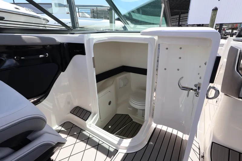 Slide: The Image of Sea Ray SLX 280 Outboard 2027 - 27