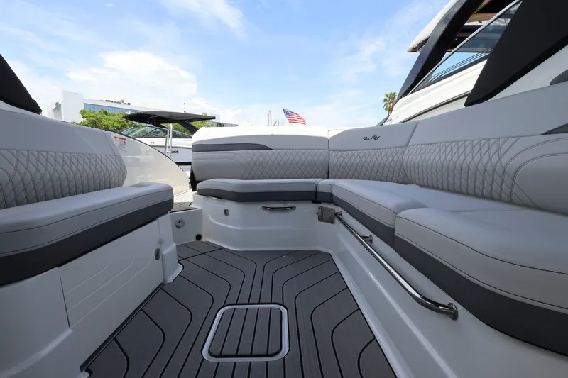Slide: The Image of Sea Ray SLX 280 Outboard 2027 - 14
