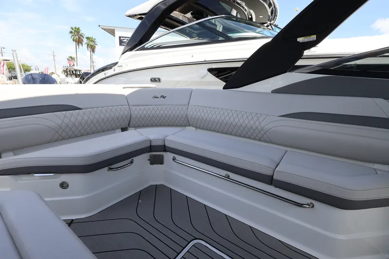 Slide: The Image of Sea Ray SLX 280 Outboard 2027 - 15