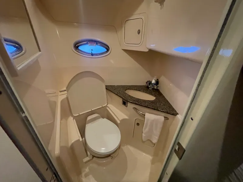 Slide: The Image of Sea Ray 420 SUNDANCER 2005 - 16