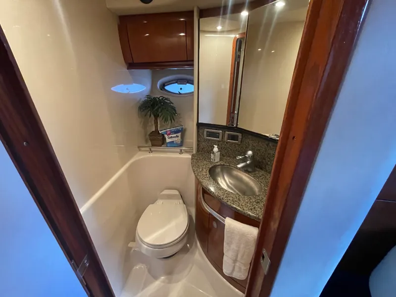 Slide: The Image of Sea Ray 420 SUNDANCER 2005 - 17