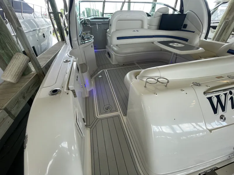 Slide: The Image of Sea Ray 420 SUNDANCER 2005 - 40