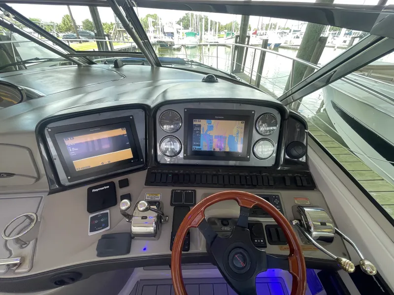 Slide: The Image of Sea Ray 420 SUNDANCER 2005 - 47