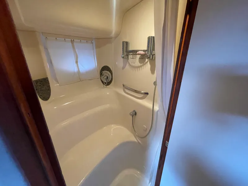 Slide: The Image of Sea Ray 420 SUNDANCER 2005 - 18