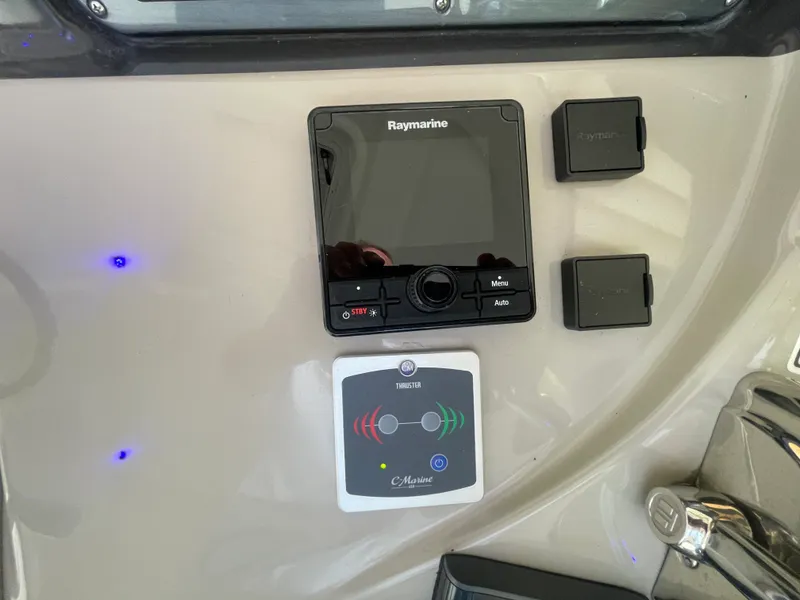 Slide: The Image of Sea Ray 420 SUNDANCER 2005 - 35