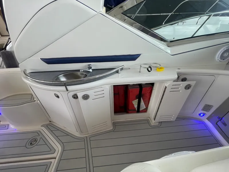 Slide: The Image of Sea Ray 420 SUNDANCER 2005 - 38