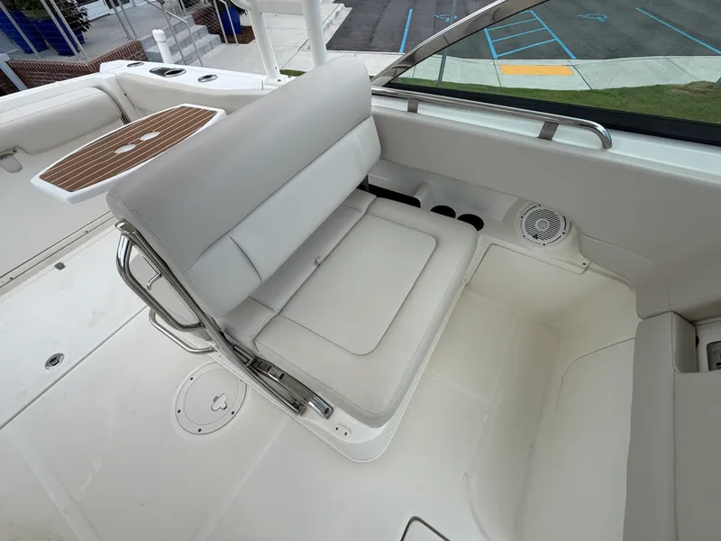 Slide: The Image of Boston Whaler 230 VANTAGE 2018 - 10