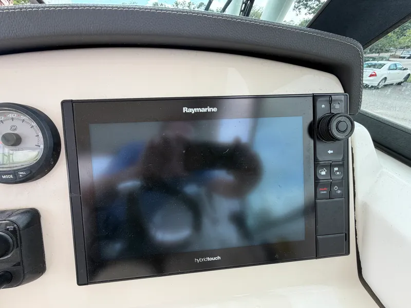 Slide: The Image of Boston Whaler 230 VANTAGE 2018 - 15