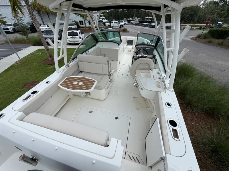 Slide: The Image of Boston Whaler 230 VANTAGE 2018 - 5