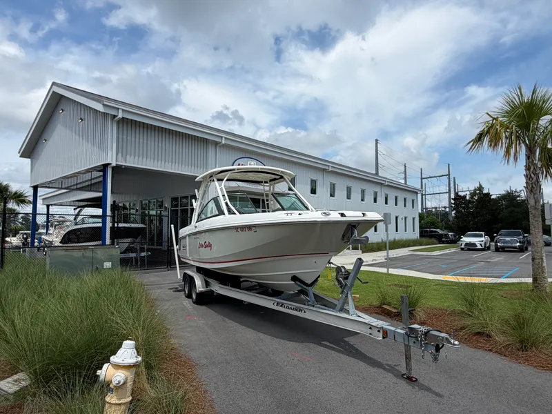 Slide: The Image of Boston Whaler 230 VANTAGE 2018 - 1