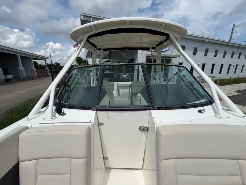 Slide: The Image of Boston Whaler 230 VANTAGE 2018 - 21