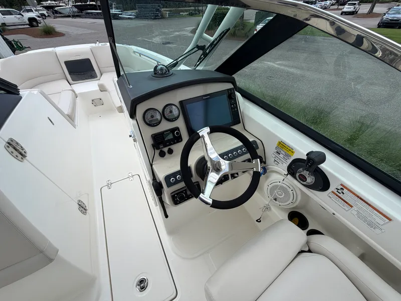 Slide: The Image of Boston Whaler 230 VANTAGE 2018 - 13