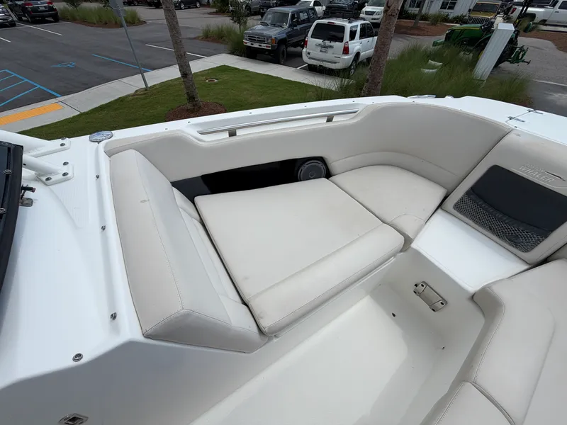 Slide: The Image of Boston Whaler 230 VANTAGE 2018 - 22
