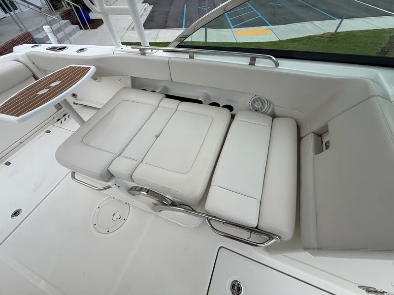 Slide: The Image of Boston Whaler 230 VANTAGE 2018 - 11