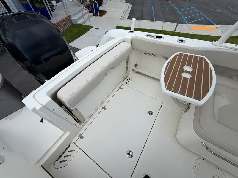 Slide: The Image of Boston Whaler 230 VANTAGE 2018 - 6