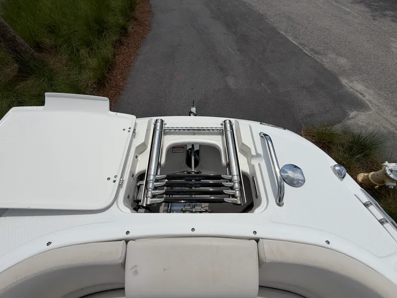 Slide: The Image of Boston Whaler 230 VANTAGE 2018 - 24