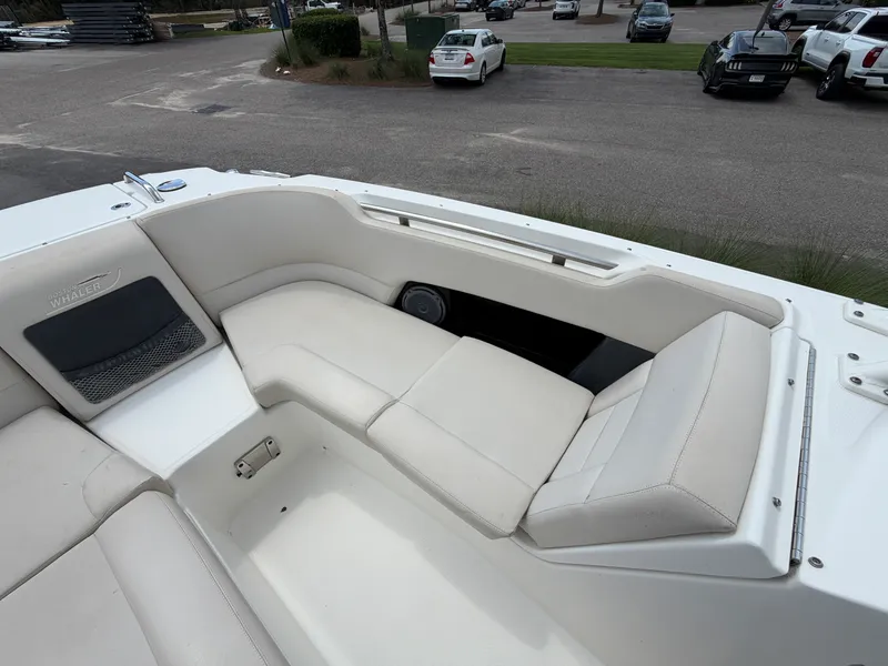 Slide: The Image of Boston Whaler 230 VANTAGE 2018 - 23