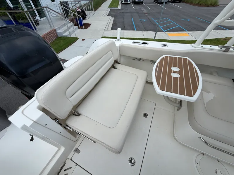 Slide: The Image of Boston Whaler 230 VANTAGE 2018 - 7