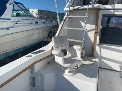 Slide: The Image of 1975 Chris-Craft 30 Tournament FB boat deck with captain's chair and ladder. - 15