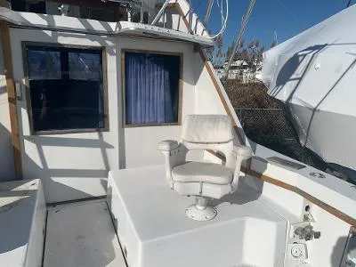 Slide: The Image of 1975 Chris-Craft 30 Tournament FB boat deck with captain's chair. - 17