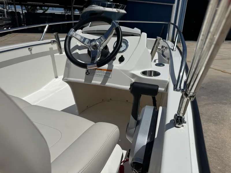 Slide: The Image of Boston Whaler 130 Super Sport 2027 - 8