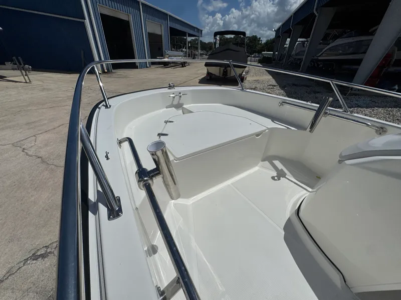Slide: The Image of Boston Whaler 130 Super Sport 2027 - 7