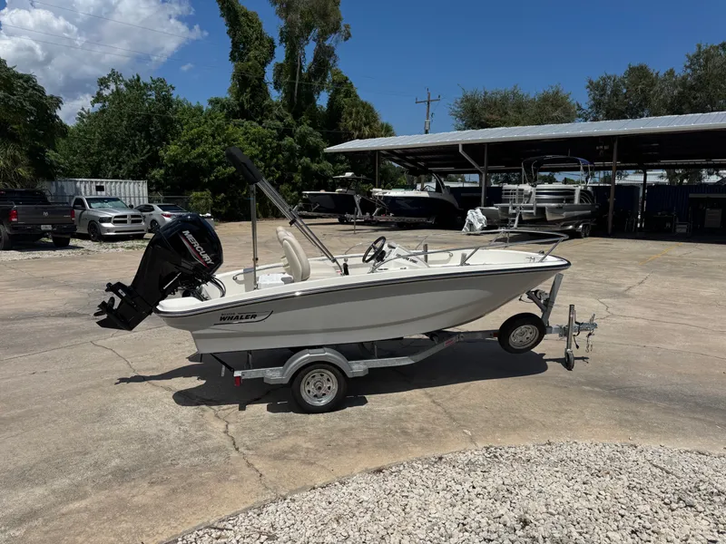 Slide: The Image of Boston Whaler 130 Super Sport 2027 - 1