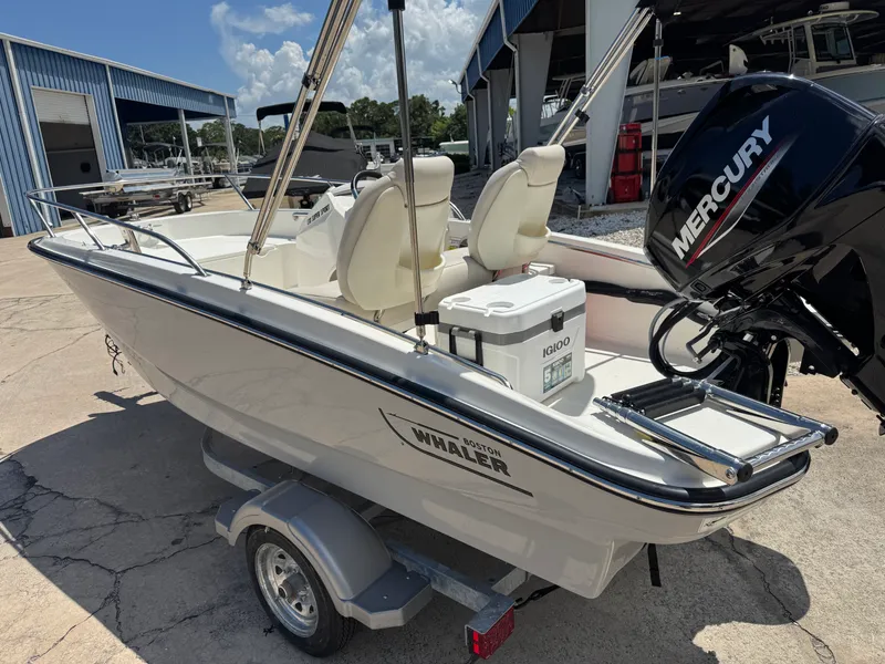 Slide: The Image of Boston Whaler 130 Super Sport 2027 - 4