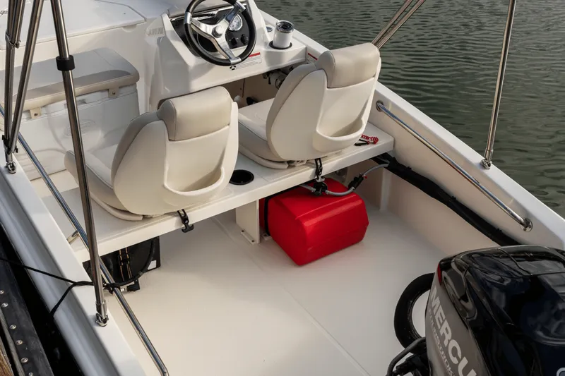 Slide: The Image of Boston Whaler 130 Super Sport 2027 - 29