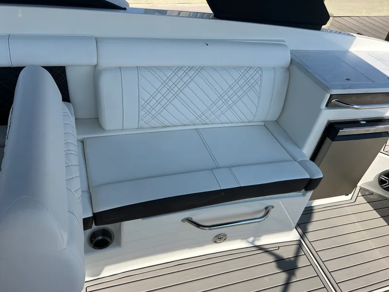 Slide: The Image of Sea Ray SDX 290 Outboard 2027 - 16