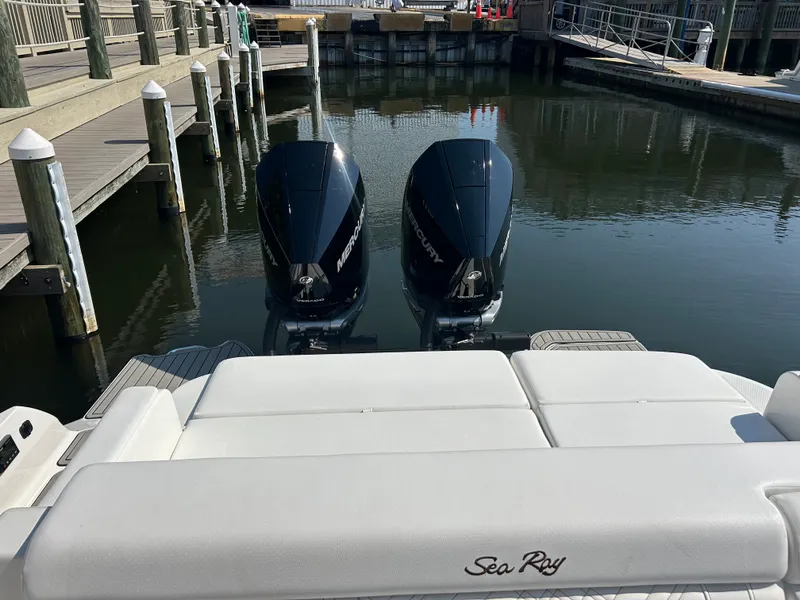 Slide: The Image of Sea Ray SDX 290 Outboard 2027 - 13