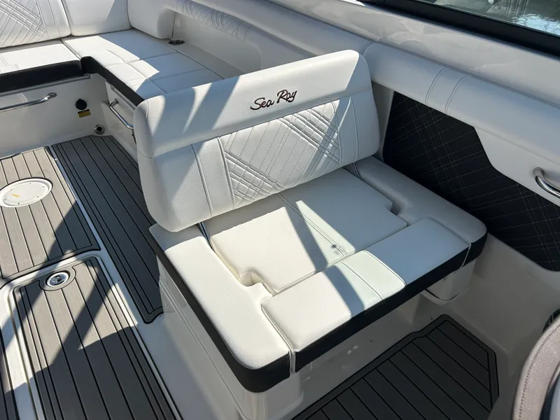 Slide: The Image of Sea Ray SDX 290 Outboard 2027 - 19
