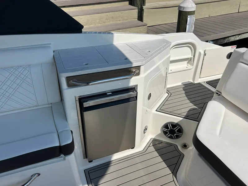 Slide: The Image of Sea Ray SDX 290 Outboard 2027 - 14