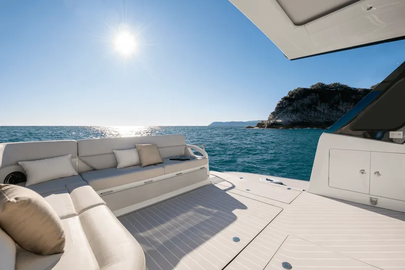 Slide: The Image of Azimut Verve 48 2027 - 19