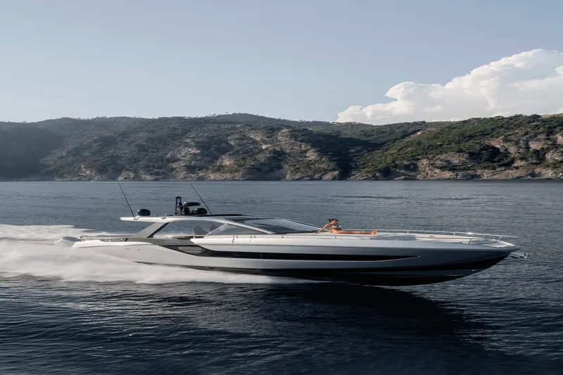 Slide: The Image of Azimut Verve 48 2027 - 35