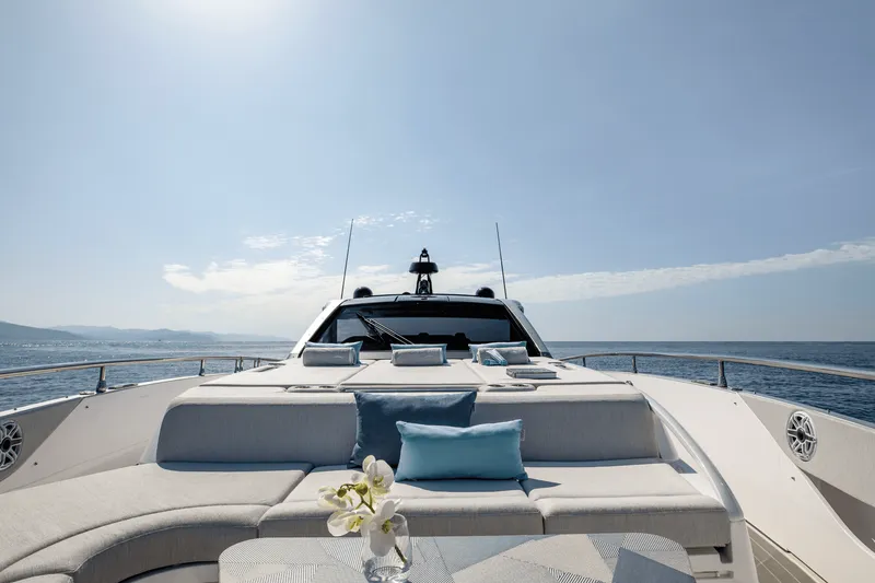 Slide: The Image of Azimut Verve 48 2027 - 3