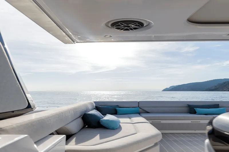 Slide: The Image of Azimut Verve 48 2027 - 10