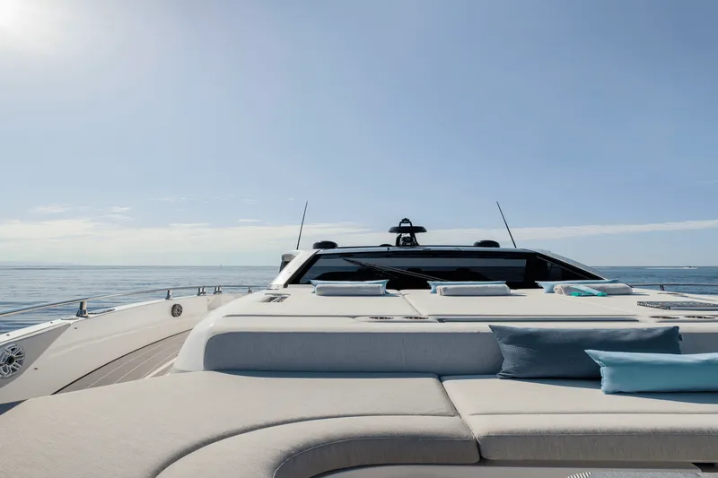Slide: The Image of Azimut Verve 48 2027 - 13
