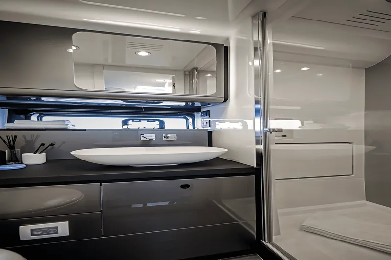 Slide: The Image of Azimut Verve 48 2027 - 25