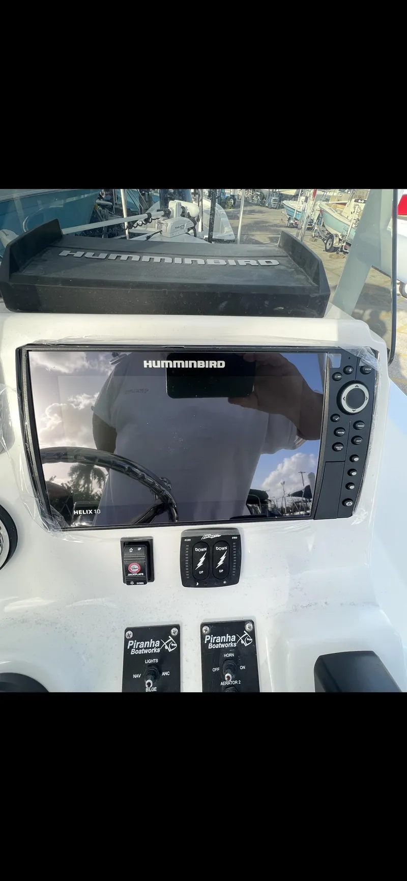 Slide: The Image of Piranha B2200 CASADOR 2023 with Humminbird fish finder. - 22