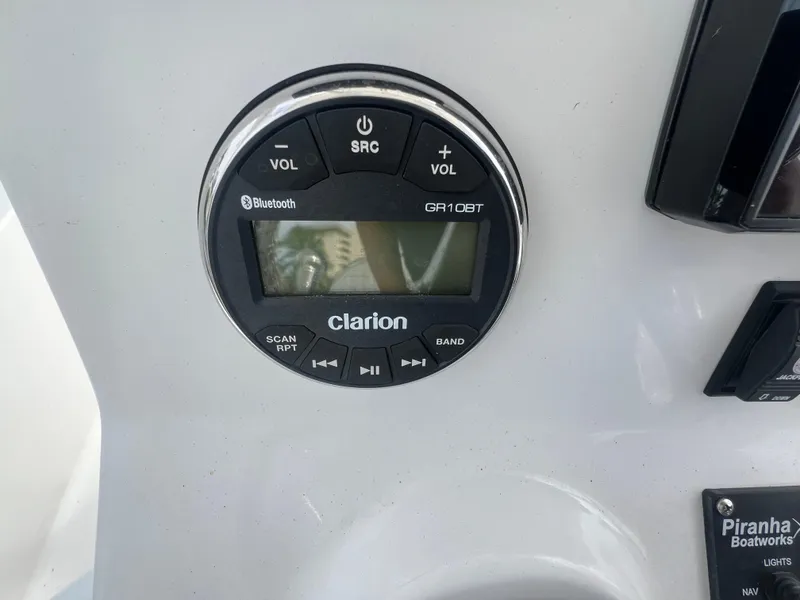 Slide: The Image of Clarion Bluetooth control on Piranha B2200 CASADOR 2023. - 35