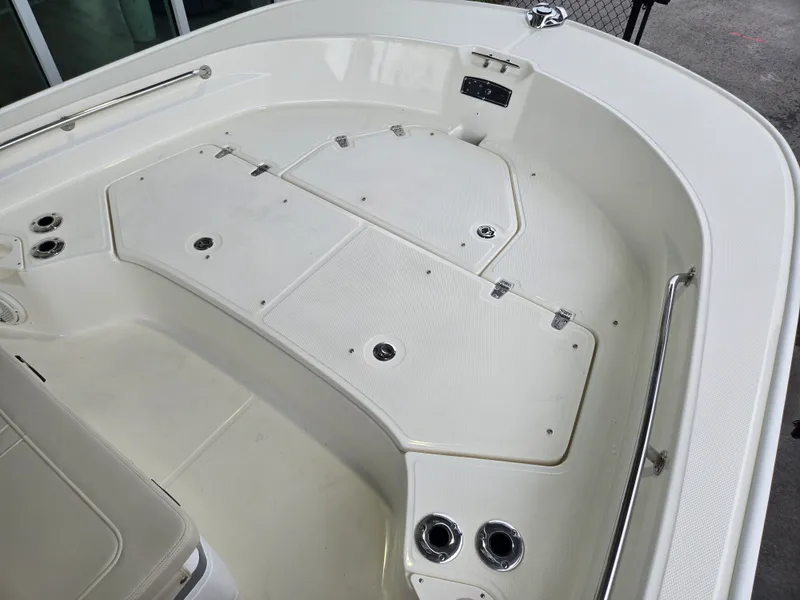 Slide: The Image of Boston Whaler 210 Montauk 2027 - 16