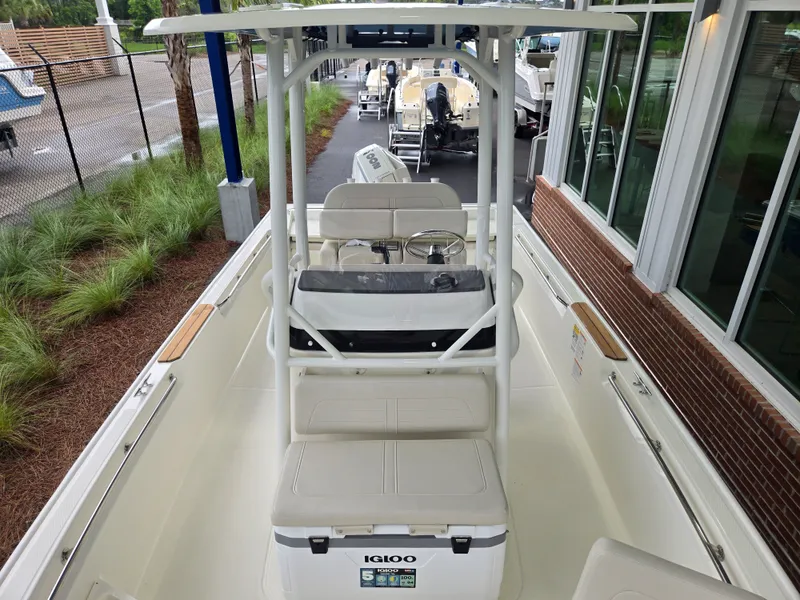 Slide: The Image of Boston Whaler 210 Montauk 2027 - 14