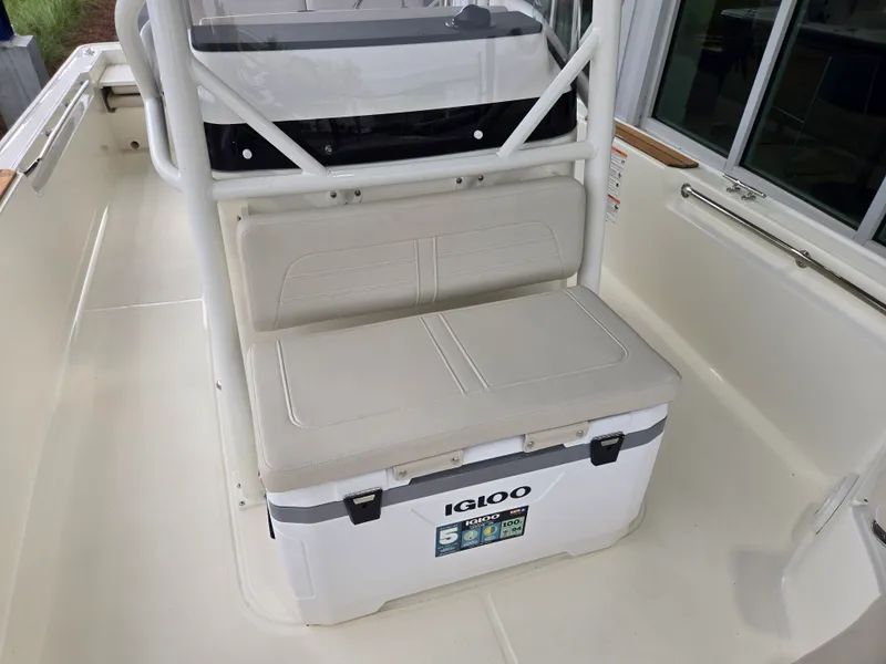 Slide: The Image of Boston Whaler 210 Montauk 2027 - 15