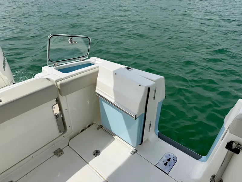 Slide: The Image of Boston Whaler 280 VANTAGE 2024 - 24
